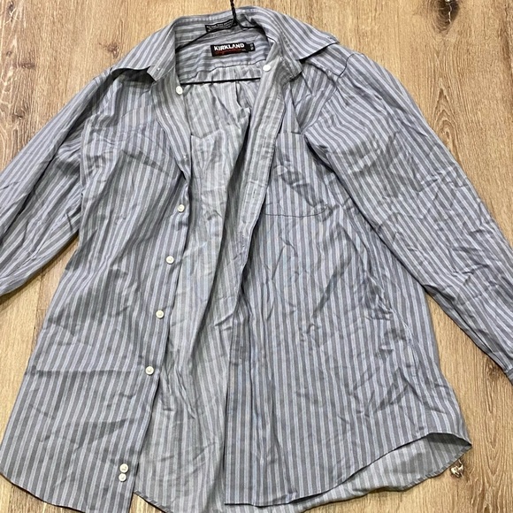 Office Siren Grey Button Up Top, great condition. - Picture 2 of 9